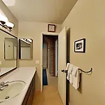 Great Condo With Free Shuttle To The Village!