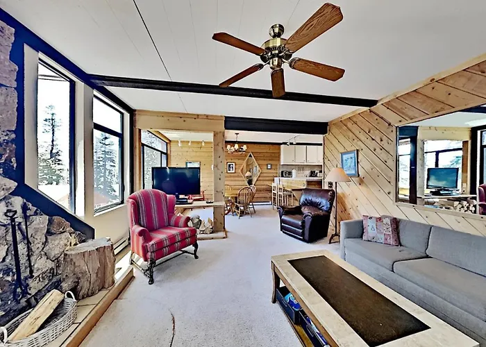 Great Condo With Free Shuttle To The Village!