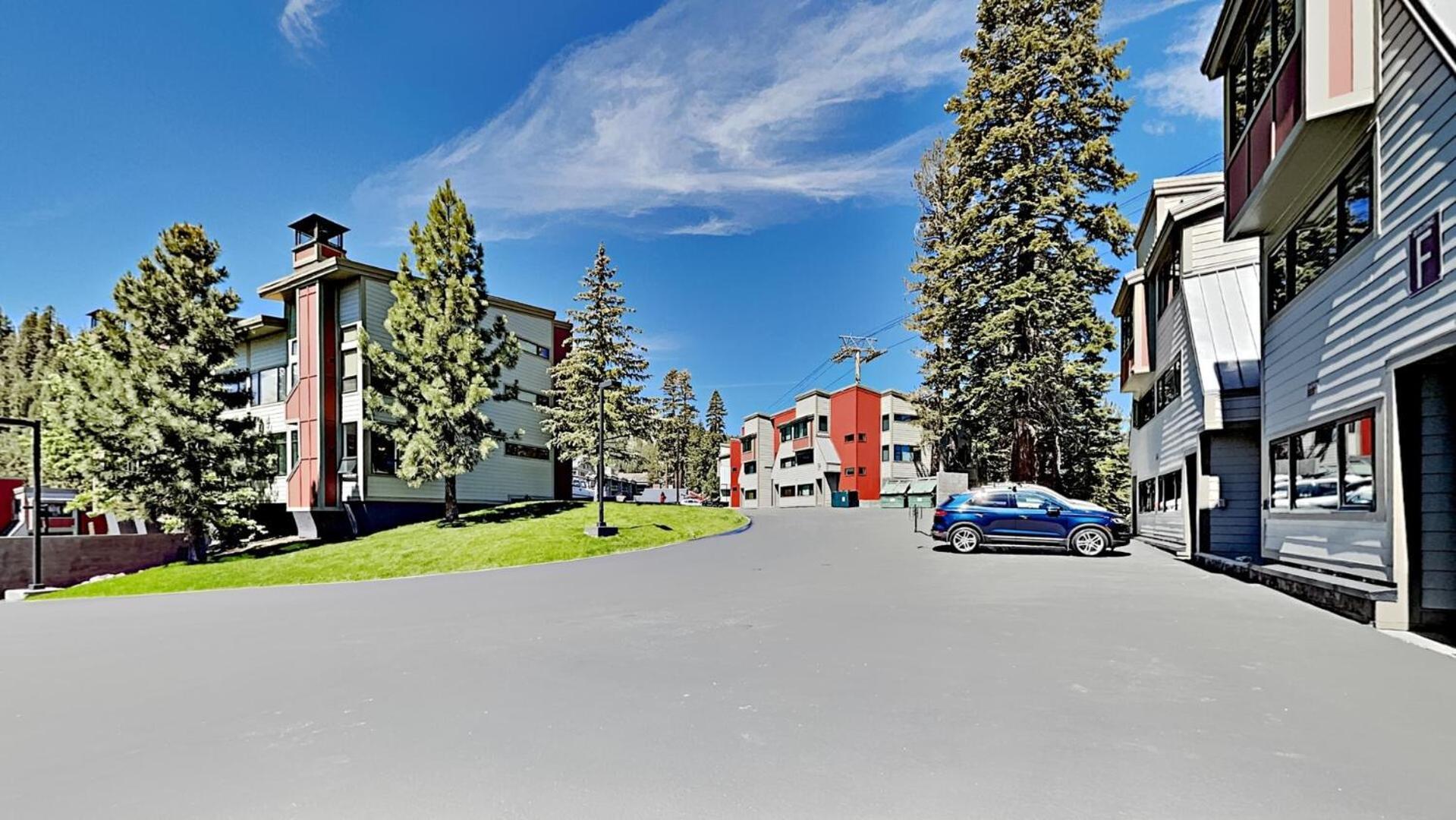 Great With Free Shuttle To The Village! Appartamento *