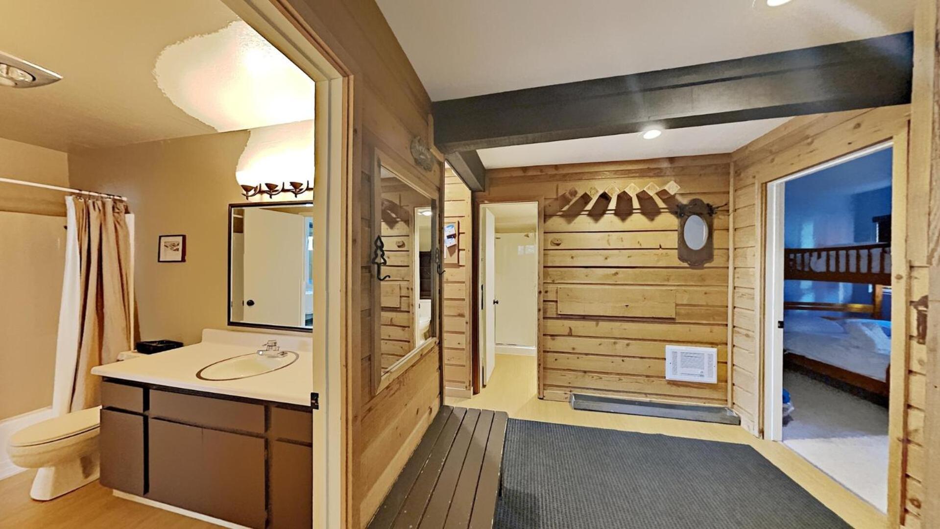 Great With Free Shuttle To The Village! Mammoth Lakes