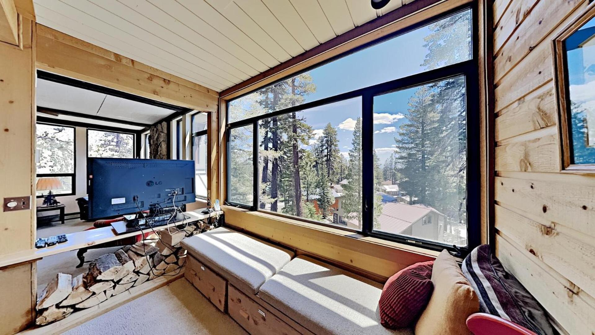 Great With Free Shuttle To The Village! * Mammoth Lakes